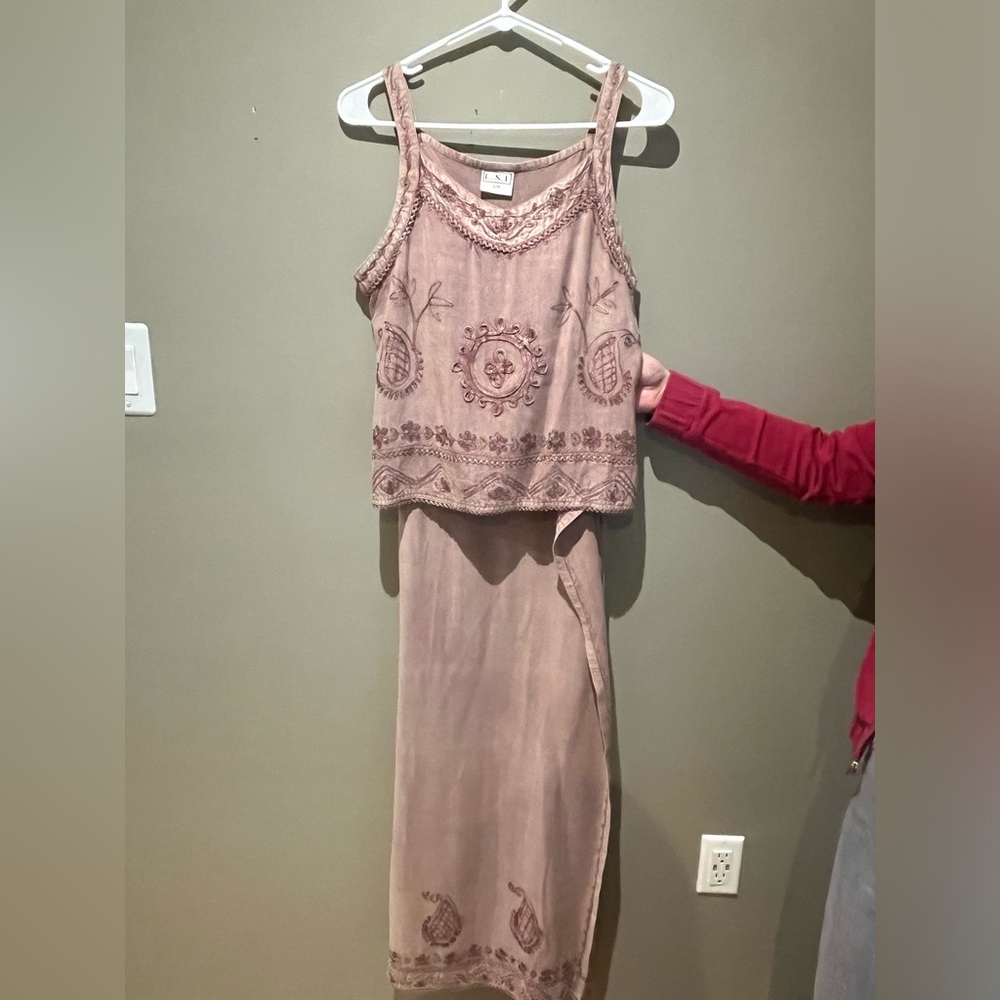 Mauve faded embroidered tank and wrapped skirt by L. S. I.